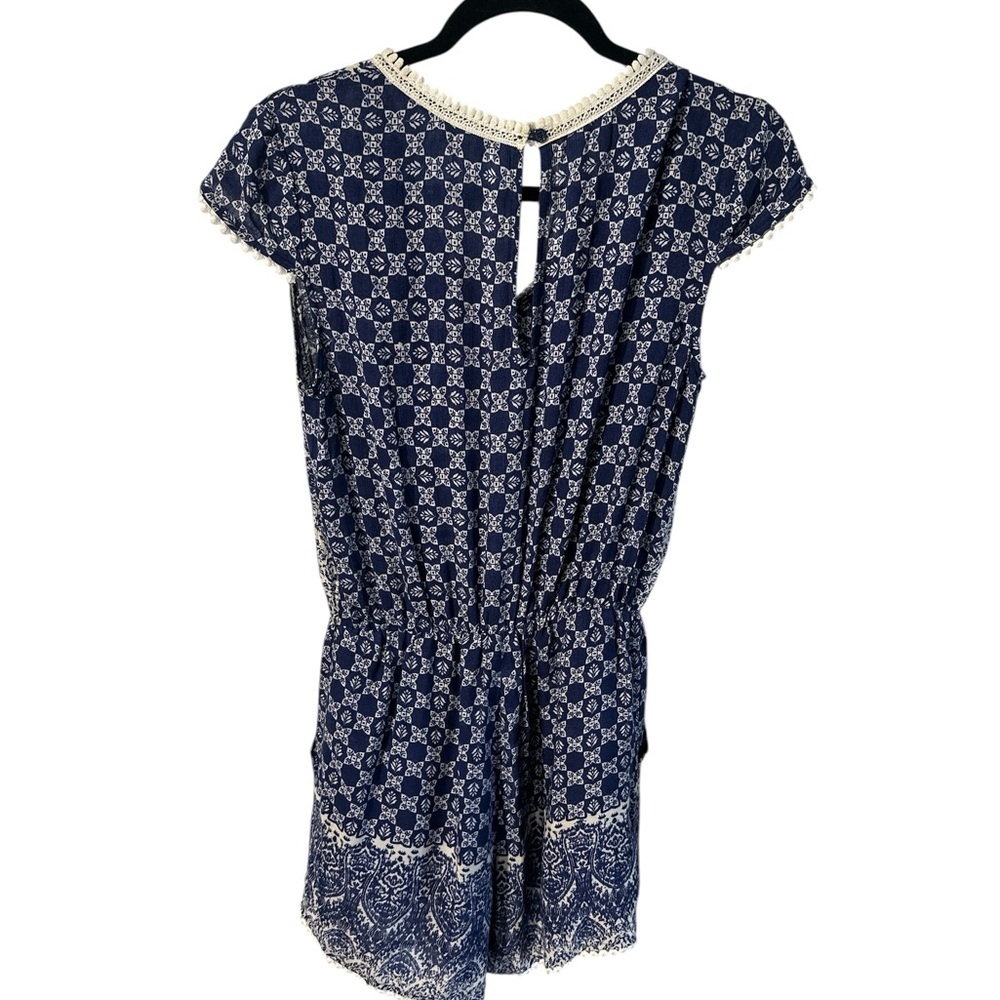 19 Cooper Blue and White Patterned beach style. - Picture 2 of 8